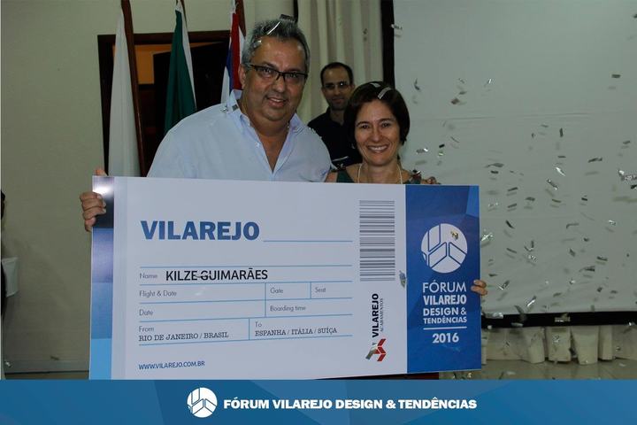 Award ceremony with an oversized boarding-pass cheque for an international trip